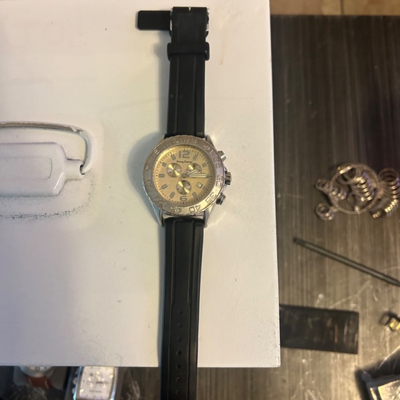 Men’s Tommy Bahama .925 watch - Picture 2 of 3
